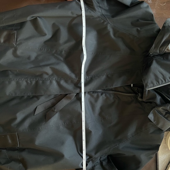 SOLD Lululemon Rain Jacket - Picture 8 of 9